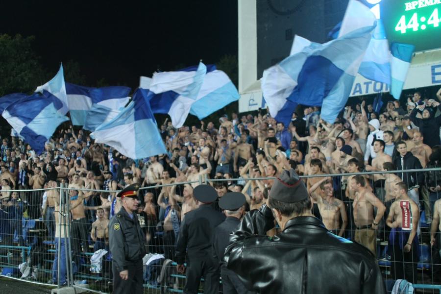 «Футбол особого режима»: фоторепортаж с западной трибуны «Балтики» на матче с «Зенитом»